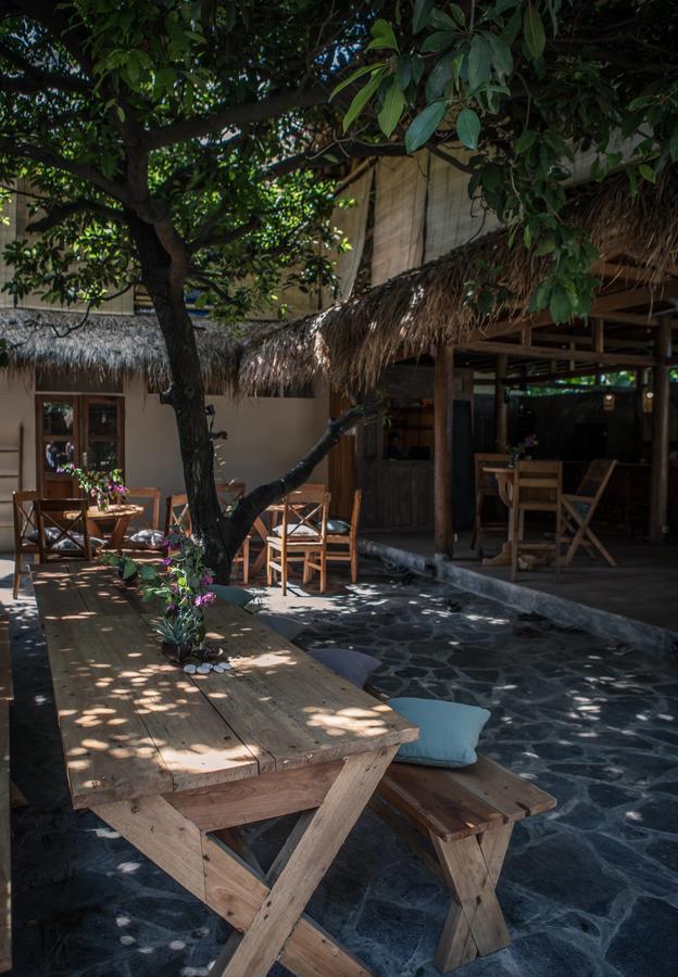 Flowers & Fire Yoga Garden Gili Air Dış mekan fotoğraf